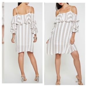 🎀Host Pick🎀 Bubble sleeve off the shoulder dress